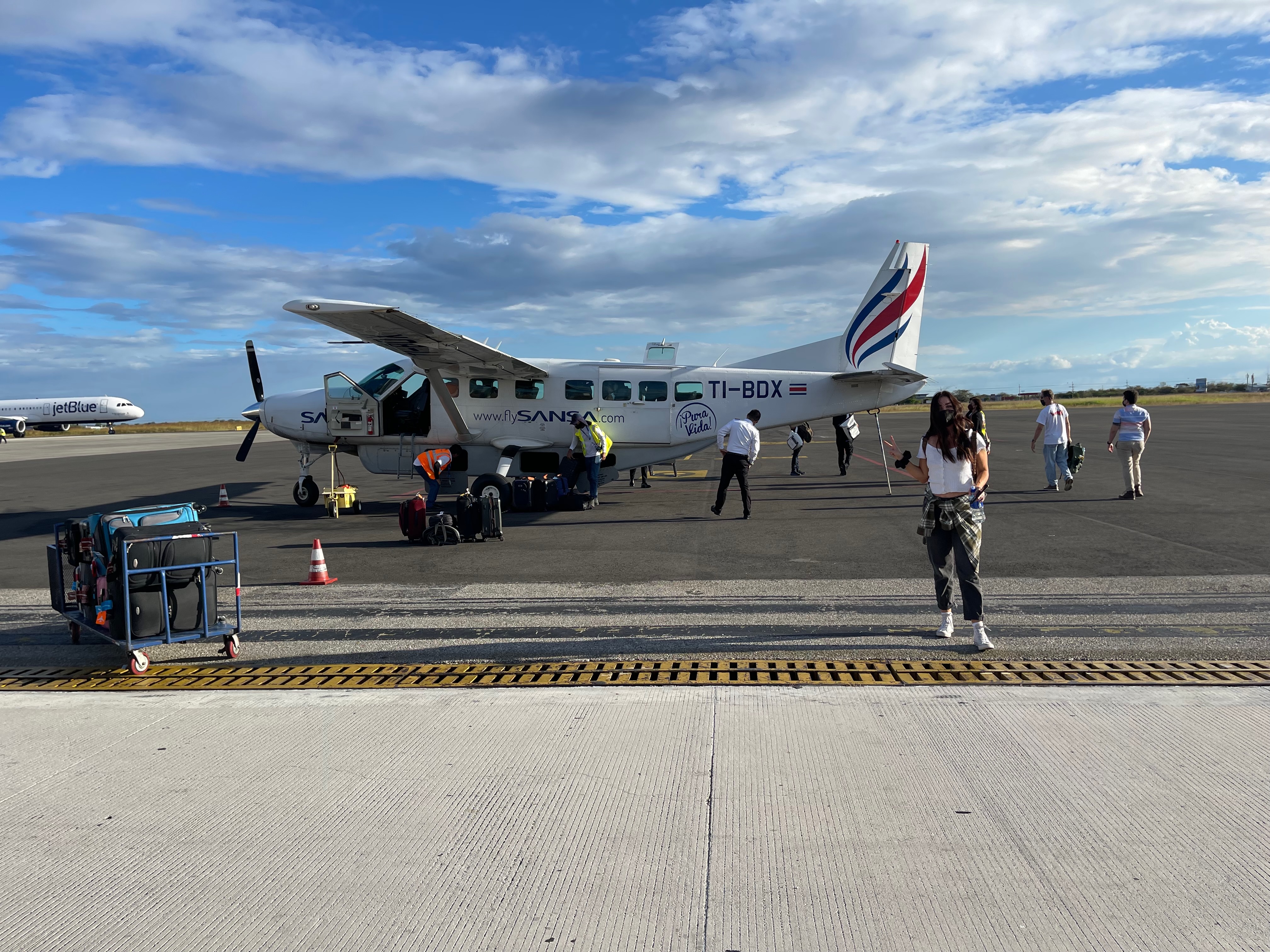 Sansa Airlines Cessna Grand Caravan on the tarmac with passengers boarding